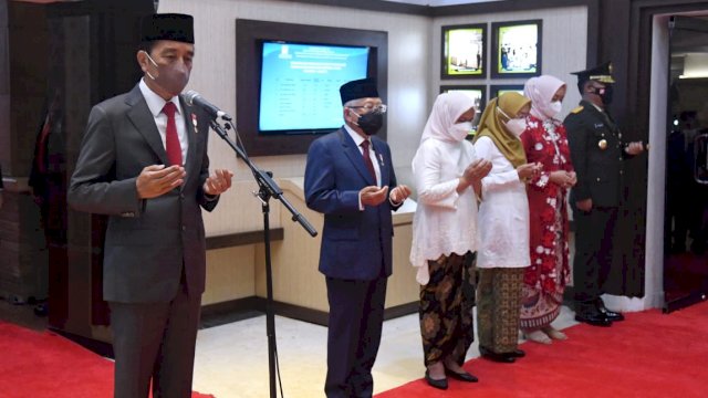 Presiden Jokowi Pimpin Apel Kehormatan dan Renungan Suci di TMP Kalibata