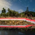 Warga Jeneponto Cetak Sejarah di HUT RI, Mengarak Bendera Sepanjang 77 Meter