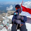 Khansa Shalaa, Siswi 16 Tahun Sukses Kibarkan Bendera Merah Putih di Puncak Elbrus, Gunung Tertinggi Eropa