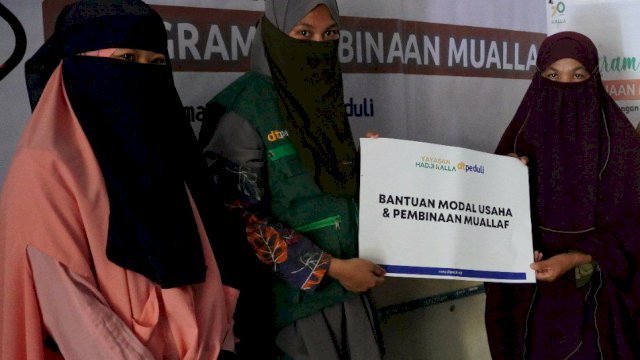 Melalui Program Pemberdayaan, Yayasan Kalla dan DT Peduli Beri Modal Usaha untuk Muallaf di Sulsel