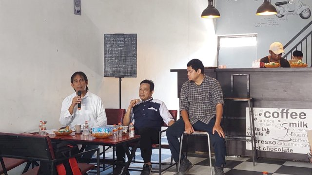 Diskusi Forum Jurnalis Sulsel Peduli HIV/AIDS bersama Pokja Media KPAP Sulsel, di Rumah Kopi Aroeng, Jumat, 19 Agustus 2022(Portal Media/Dewi)
