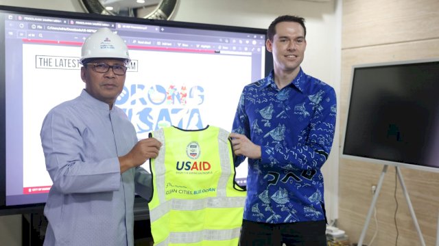  Lead Ocean Plastics and Urban Advisor Environment Office USAID, Clare Romanik saat melakukan kunjungan di kediaman pribadi Wali Kota Makassar, Moh. Ramdhan 'Danny' Pomanto di Jalan Amirullah, Makassar, Jumat (19/08)/IST