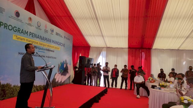 Gubernur Sulsel, Andi Sudirman Sulaiman, dalam acara Program Penanaman Mangrove, di Maros, Jumat (19/8/2022). Foto: portalmedia/Al Fath