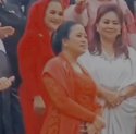 Beredar Momen Puan Maharani Berfoto Manahan Senyum saat Diteriaki Presiden