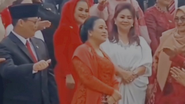 Tangkapan layar dari video Puan Maharani saat foto bareng Fraksi PDIP. Foto: ist