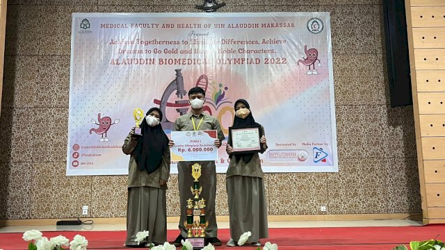 Tim SMA Islam Athirah Bone yang berhasil menduduki posisi teratas pada cabang lomba olimpiade kedokteran ini adalah beranggotakan Muhammad Rais Kamil, Safira Alya Putri Zulfikar, dan Nur Ainun/IST