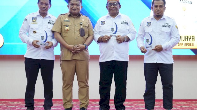 BUMDes Bonto Sunggumanai Gowa menjadi BUMDes terbaik di Sulawesi Selatan, dengan penghargaan yang diterima pada Apdesi Protection Award tahun 2022/IST