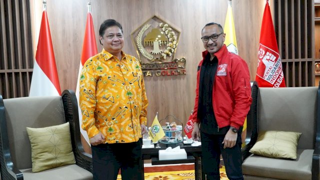 Ketua Umum Golkar Airlangga Hartarto dan Ketua PSI Giring Ganesha 