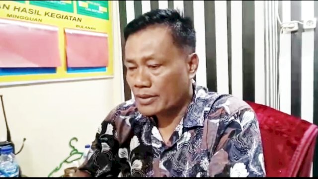 Kanit Reskrim Polsek Rappocini, Iptu Sugiman saat di wawancarai awak media di ruangannya. (Portal Media/Reza) 