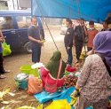 Dukung Ekonomi Kerakyatan, Gubernur Sulsel Ajak Masyarakat Belanja di Pasar Tradisional 