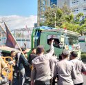 Mahasiswa Demo Tolak Kenaikan BBM di Makassar Malah Bersitegang dengan Sopir Truk