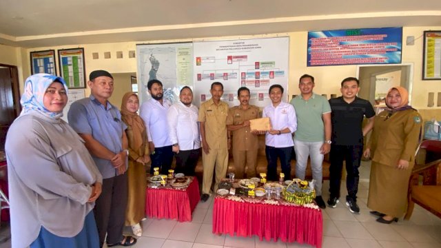 Beri Bantuan Dana Lomba 17 Agustus, Kadin Gowa Perkuat Kolaborasi dengan Desa Panakkukang