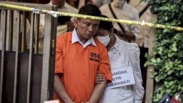 Mantan Kadiv Propram Polri Irjen Ferdy Sambo dan istrinya, Putri Candrawathi. Keduanya adalah tersangka kasus pembunuhan berencana.
