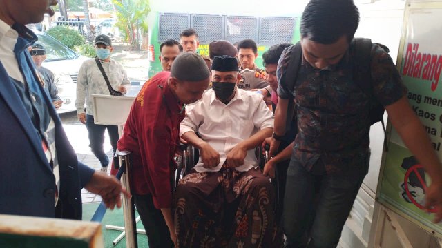 Eks Kasatpol Pol PP Makassar, Iqbal Asnan tersangka kasus penembakan honorer Dinas Perhubungan(Dishub) Makassar hadir dalam sidang perdana di Pengadilan Negeri Makassar, Rabu 31 Agustus 2022(Portal Media/Reza)