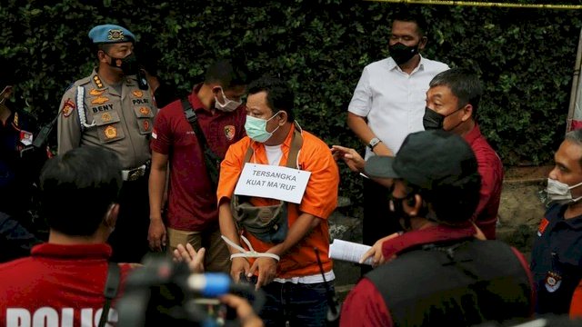 Kuat Ma'ruf saat jalani rekonstruksi di rumah dinas Ferdy Sambo, di Kompleks Polri Duren Tiga, Jakarta Selatan, Selasa (30/8/2022). Foto: dok kumparan.
