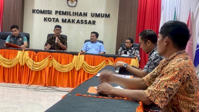 Rapat pleno pemutakhiran data KPU Kota Makassar. Foto: dok