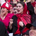 Perempuan di Iran Akhirnya Diizinkan Nonton Pertandingan Sepakbola Setelah 43 Tahun Dilarang