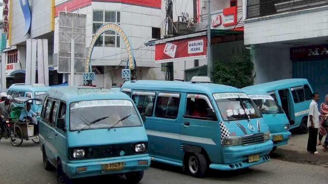 Angkutan umum di Makasar (foto: catatan nobi)
