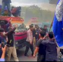  Hendak Hentikan Truk yang Malaju, Massa Aksi di Makassar Bersitegang dengan Aparat