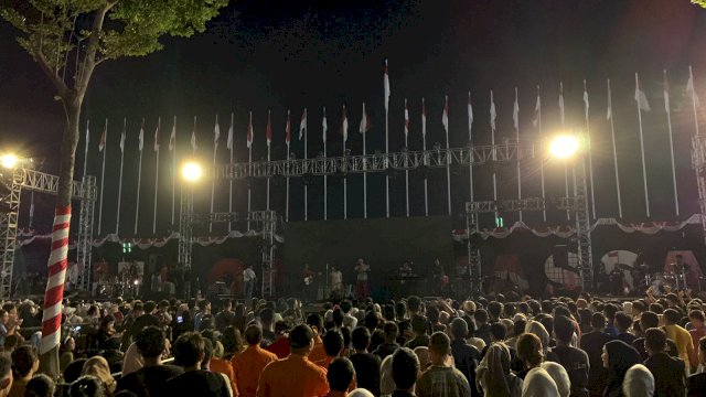 Suasana F8 di Stage 2 saat event musik, dan mengalami insiden listrik padam atau mati lampu, Kamis (8/9/2022). Foto: Portalmedia/Al Fath