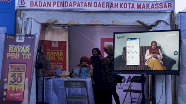 Badan Pendapatan Daerah (Bapenda) Kota Makassar menyiapkan pelayanan pembayaran pajak di area F8 Anjungan Pantai Losari/IST