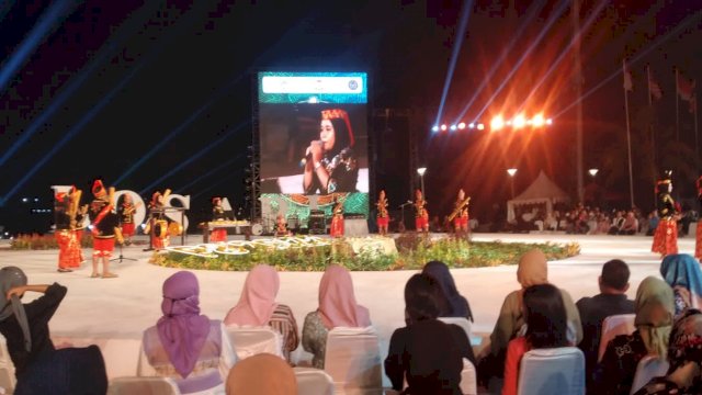 Penampilan seniman Sulteng di panggung F8, Jumat (9/9/2022). Foto: dok