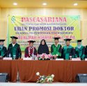 Inspiratif: Musdalifah, IRT 5 Anak, Peraih Gelar Doktor dengan Predikat Cumlaude