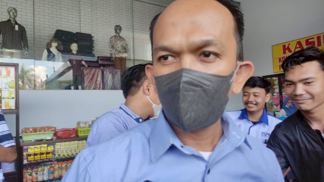 Pimpinan Indo Mode Alauddin Makassar, Farid bakal dipolisikan oleh  sejumlah Serikat Buruh di Sulsel karena melakukan PHK sepihak kepada sejumlah buruh(Portal Media/Al Fath)