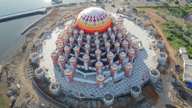 Pembangunan Masjid Kubah 99 Asmaul Husna di Center Point of Indonesia (CPI) kembali dilanjutkan oleh Pemerintah Provinsi(Pemprov) Sulsel/IST