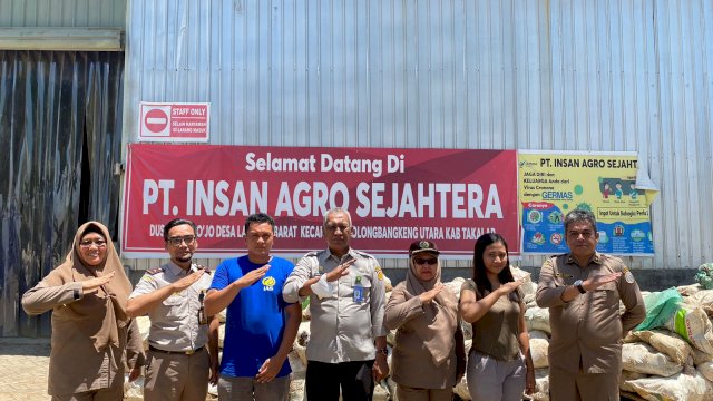 Kepala Karantina Pertanian Makassar, Lutfie Natsir, mengunjungi pabrik milik PT IAS, di Kabupaten Takalar, Senin (12/9/2022). Foto: dok