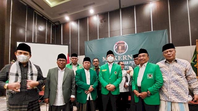Muhamad Mardiono (ketiga dari kanan) ditunjuk sebagai pelaksana tugas (Plt) Ketua Umum Partai Persatuan Pembangunan (PPP) menggantikan Suharso Monoarfa. Foto: ist