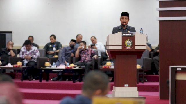 Gubernur Sulawesi Selatan, Andi Sudirman Sulaiman saat Rapat Paripurna dengan agenda penandanganan Nota Persetujuan Bersama Terhadap Ranperda Tentang Pembentukan Produk Hukum Daerah dan Pengantar Penganjuan Nota Keuangan Pada Rancangan Peraturan Daerah Provinsi Sulsel tentang Perubahan APBD Tahun Anggaran 2022 di Kantor DPRD Sulsel, Kamis, 15 September 2022/IST
