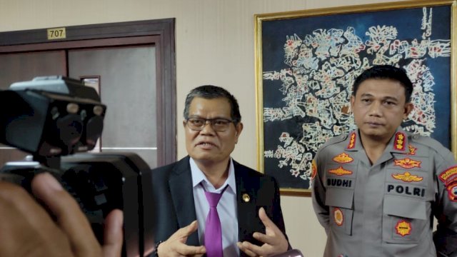 Kapolrestabes Makassar, Kombes Pol Budhi Haryanto bersama Rektor UNM, Prof Husain Syam. Foto: Portalmedia/Reza