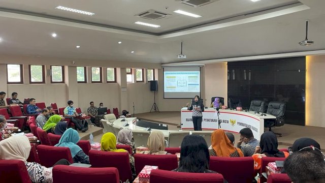 Dinas Pemberdayaan Perempuan dan Perlindungan Anak (DP3A) Bidang Data dan Informasi melaksanakan kegiatan Penguatan Forum Data Gender dan Anak, di Ruang Sipakalebbi, Kamis (22/9/2022). Foto: dok
