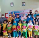 Bunda PAUD Sulsel dan UNICEF Serahkan Bantuan Psikososial Kit Bagi PAUD/TK