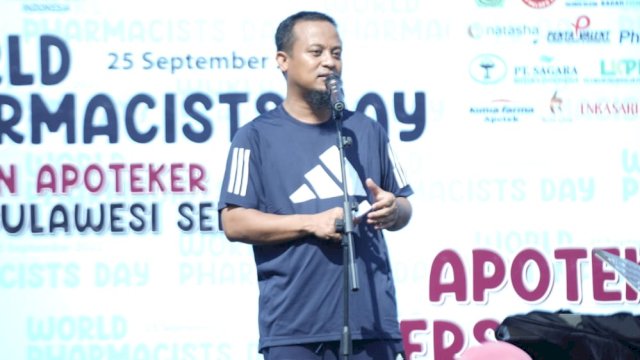 Gubernur Sulsel, Andi Sudirman Sulaiman memberikan sambutan pada World Pharmacists Day, Minggu (25/9/2022). Foto: dok