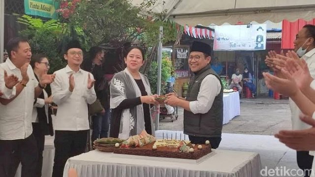 Ketua Umum Partai Kebangkitan Bangsa (PKB) Muhaimin Iskandar atau Cak Imin menyampaikan keinginannya untuk menjadi wakil presiden di hadapan Ketua DPP PDI Perjuangan (PDIP) Puan Maharani. Foto: dok detik