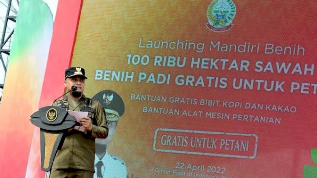 Gubernur Sulsel, Andi Sudirman Sulaiman dalam pencanangan Benih Mandiri Sulsel. Foto: dok