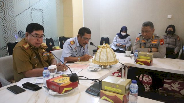 Rapat persiapan kedatangan 5 menteri di Makassar. Foto: dok