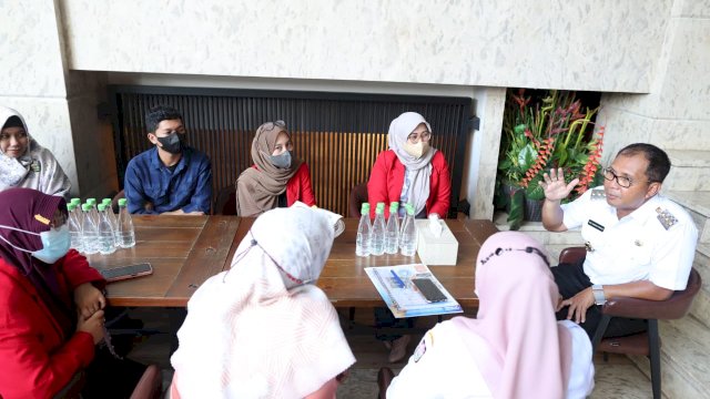 Wali Kota Makassar, Moh. Ramdhan 'Danny' Pomanto saat menerima kunjungan Tim Peneliti Unhas-Monash University di kediaman pribadinya, Jalan Amirullah, Rabu (28/09)/IST