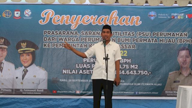 Ketua DPRD Makassar Rudianto Lallo saat penyerahan PSU warga kompleks Bumi Permata Hijau (BPH) Jalan Sultan Alauddin, Rabu, 28/9/2022/IST