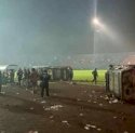 Tak Mampu Redam Anarkis Suporter, Alasan Polisi Abaikan Larangan FIFA Soal Penggunaan Gas Air Mata di Stadion 
