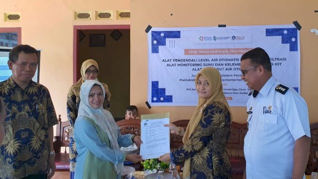 Serah terima alat buatan mahasiswa untuk pelaku IKM di wiyaha Maros dan Gowa. Foto: dok
