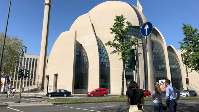Masjid di kota Cologne, Jerman. 