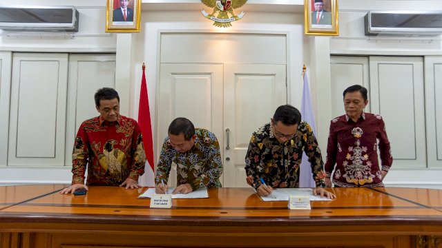 Penandatanganan Kesepakatan Bersama antara Pemerintah Provinsi DKI Jakarta dengan Pemerintah Provinsi Sulsel tentang Pengembangan Potensi Daerah dan Peningkatan Pelayanan Publik/IST