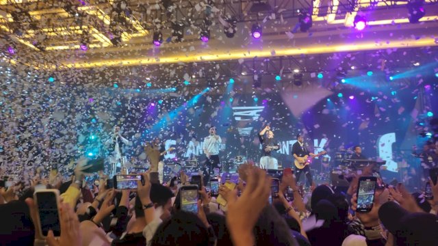 "Bahaya Mantan Terindah", Penonton Dibuat Galau Kahitna Lewat Lagu Populer Tahun 90-an 
