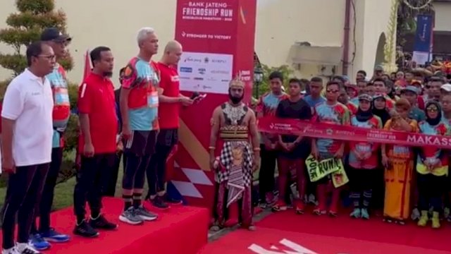 1000 Pelari Ramaikan Bank Jateng Friendship Run di Benteng Rotterdam Makassar