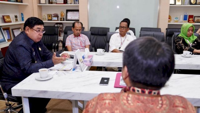 Sekertaris Daerah Provinsi Sulawesi Selatan (Sulsel), Abdul Hayat Gani, menerima audiensi dari Organisasi Arkeologi, Bahasa, dan Sastra dari Badan Riset dan Inovasi Nasional (BRIN), di Ruang Rapat Sekda, Kantor Gubernur Sulsel, Kamis, 13 Oktober 2022/IST