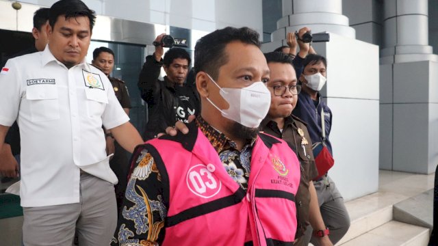 Kejati Sulsel menetapkan Kepala Dinas Perhubungan (Kadishub) Kota Makassar, Iman Hud sebagai tersangka dugaan korupsi penyalahgunaan honorarium tunjangan operasional Satuan Polisi Pamong Praja (Satpol PP) Kota Makassar Tahun 2017-2020.(Portal Media/Reza) 