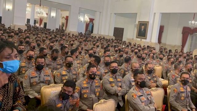 Ratusan pejabat polri dikumpulkan di Istana. Foto: dok CNBC